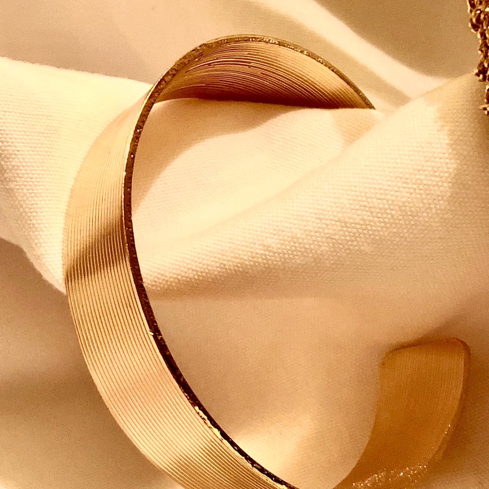 Gold Elegant Jewelry Set - Picture 4 of 7